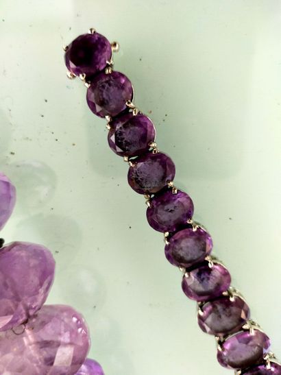 Necklace of large purple hardstone pearls
A...