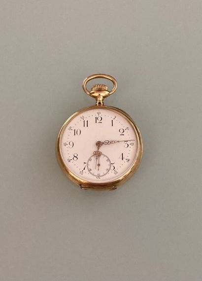 Pocket watch in 18k yellow gold 
Monogrammed...