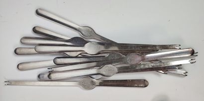 Set of metal and silver-plated flatware
A...