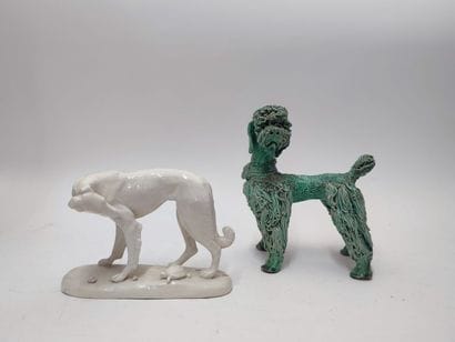 Lot of two ceramic dogs:
- a Capodimonte...