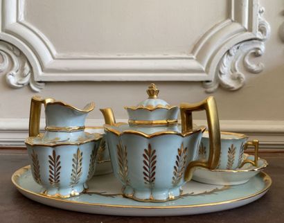Limoges, porcelain cabaret with green background...