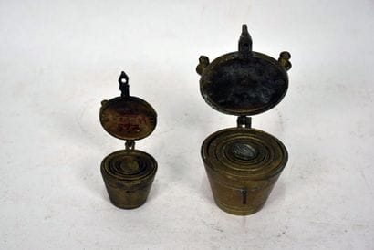 Set of two Nuremberg-type weight batteri...
