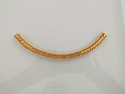 Soft link bracelet in 18k yellow gold
Weight...
