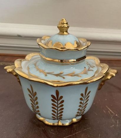 Limoges, porcelain cabaret with green background...