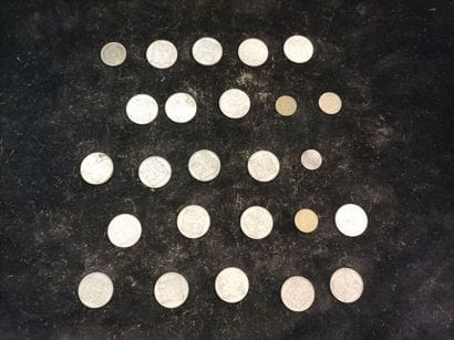 Lot of 365 silver coins 
Weight: 4131 grams...