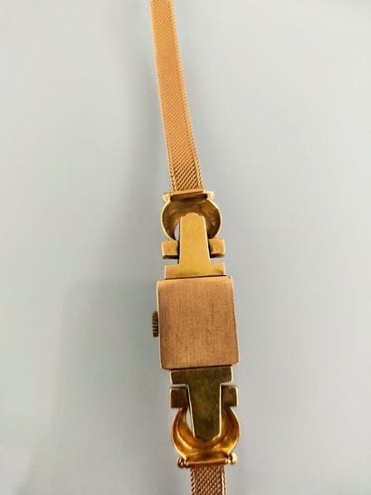 Lady's tank wristwatch in 18k gold
Gross...