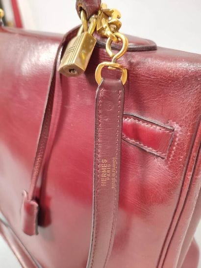 HERMÈS
Kelly