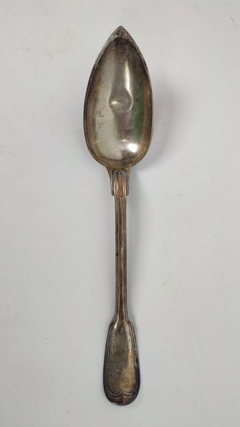 A silver pie server and ice cream scoop 
Minerve...