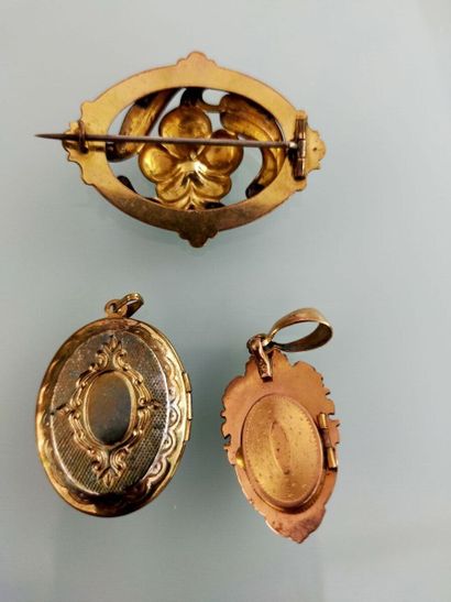 Set of 3 metal keepsake brooches and pen...