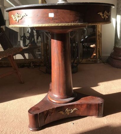 Small pedestal table in mahogany and mahogany...