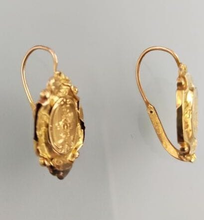 Two dormeuses in 585-thousandths yellow gold...