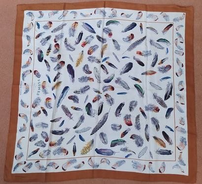 HERMES
Set of two silk squares: 
 - Plumes...