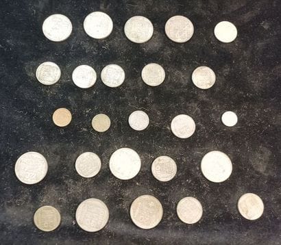 Lot of 365 silver coins 
Weight: 4131 grams...