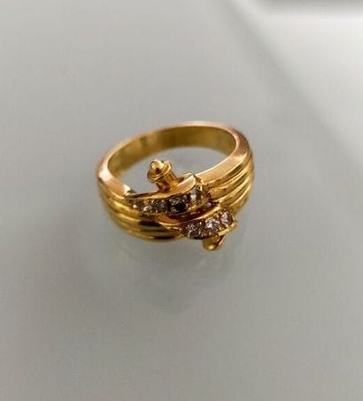 Bague en or jaune à motifs de stries et de...
