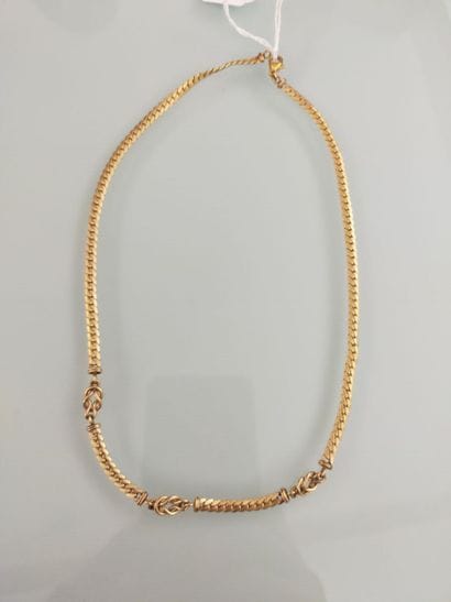 Soft metal necklace
Weight : 15 gr