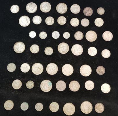 Lot of 365 silver coins 
Weight: 4131 grams...