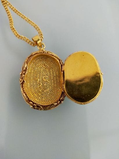 18k yellow gold filigree pendant set with...