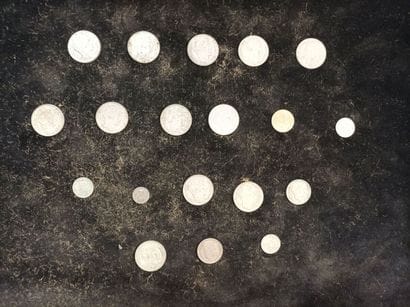 Lot of 365 silver coins 
Weight: 4131 grams...