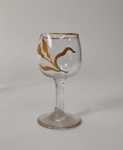 Ensemble de six verres à porto en cristal...