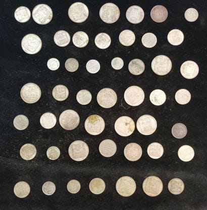 Lot of 365 silver coins 
Weight: 4131 grams...