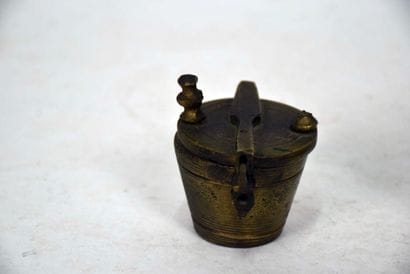 Set of two Nuremberg-type weight batteri...