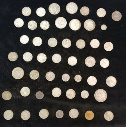 Lot of 365 silver coins 
Weight: 4131 grams...
