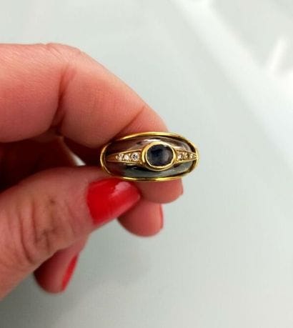 Bague jonc en or jaune 18k serti d'un petit...