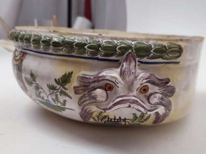 In the taste of NEVERS, 
Earthenware salad...