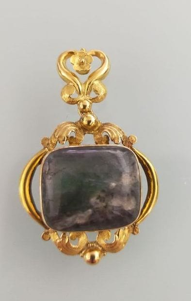 18k yellow gold pendant set with a labradorite...