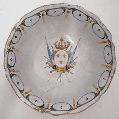 In the taste of NEVERS, 
Earthenware salad...