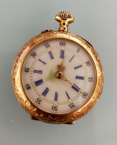 Small yellow gold collar watch. 
Weight :...