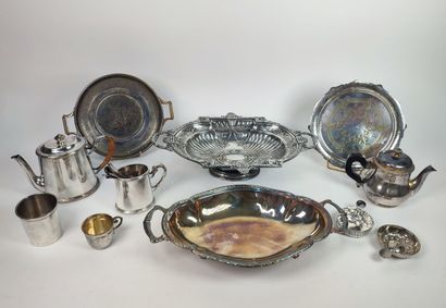 Lot of silver-plated metal including goblets,...