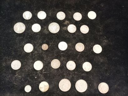 Lot of 365 silver coins 
Weight: 4131 grams...