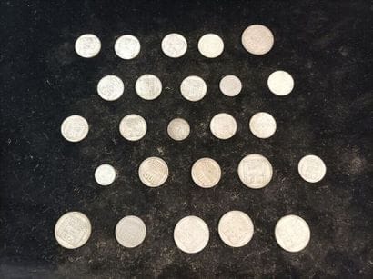 Lot of 365 silver coins 
Weight: 4131 grams...