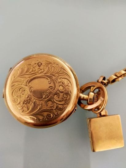 A LA GERBE D'OR
Pocket watch in 18 K yellow...