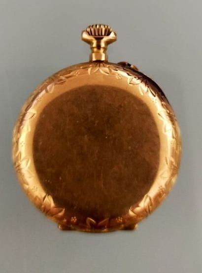 Small yellow gold collar watch. 
Weight :...