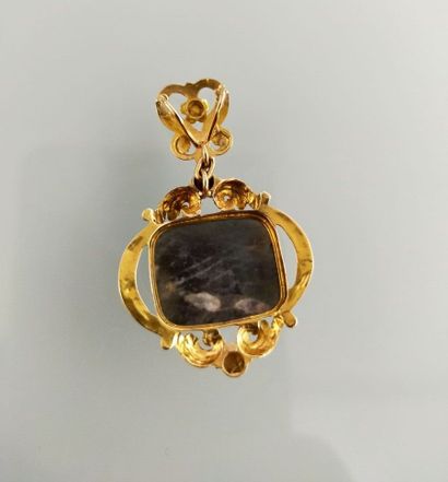 18k yellow gold pendant set with a labradorite...