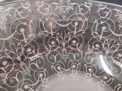 BACCARAT
Coupe en cristal à décor de grotesques...