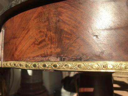 Small pedestal table in mahogany and mahogany...