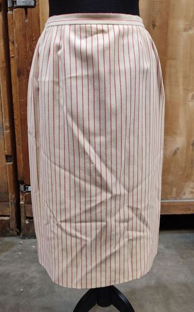CARVEN
Outfit in cream fabric with fuchsia...