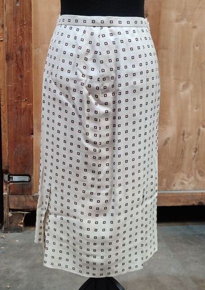 CARVEN
Outfit in cream fabric patterned with...