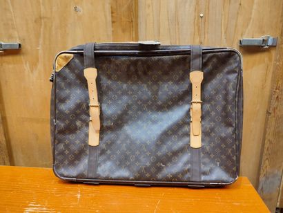 LOUIS VUITTON
Set of two soft suitcases and...