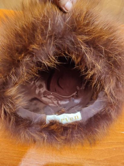 CARVEN
Set of four fur hats
