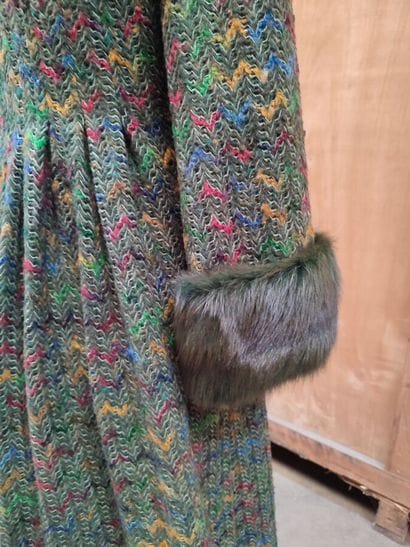 GIVENCHY
Mid-length coat in dark green wool

Size...