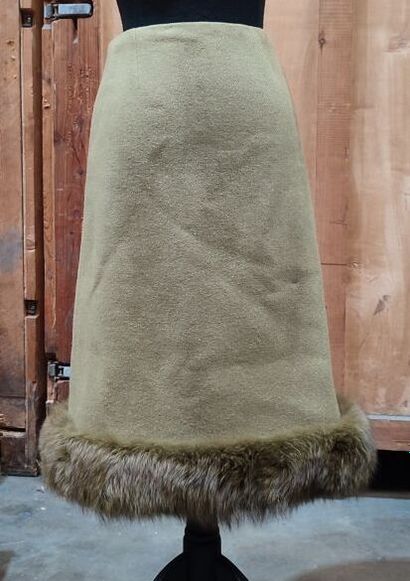 CARVEN
Outfit in green wool and fur bottom...