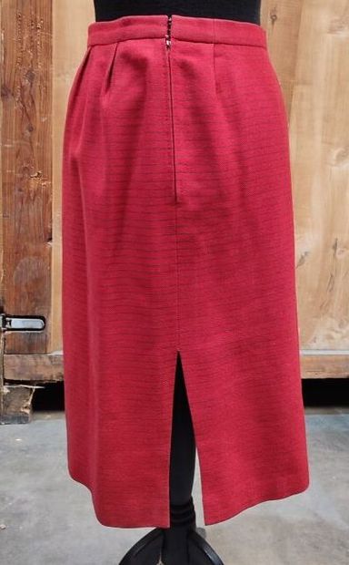 CARVEN
Outfit in red felt with fine black...