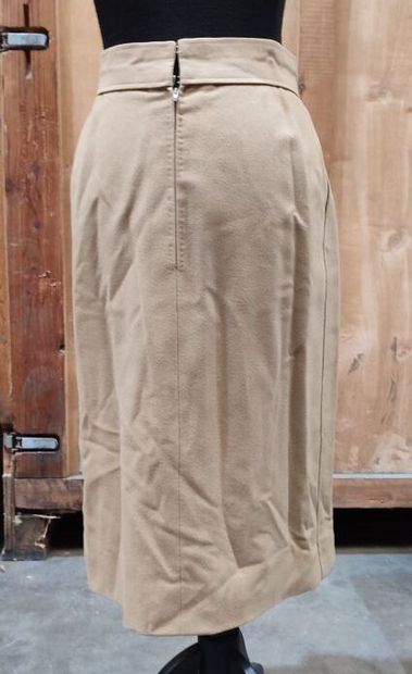 CARVEN
Beige ensemble with belted Prince...