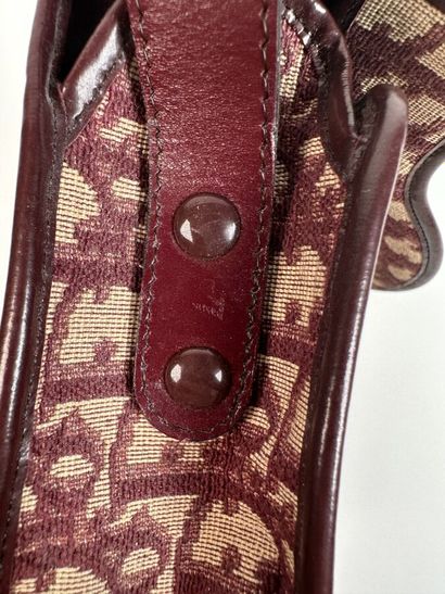 CHRISTIAN DIOR
Shoulder bag in signed canvas...