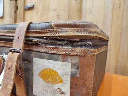 LOUIS VUITTON
Set of two soft suitcases and...