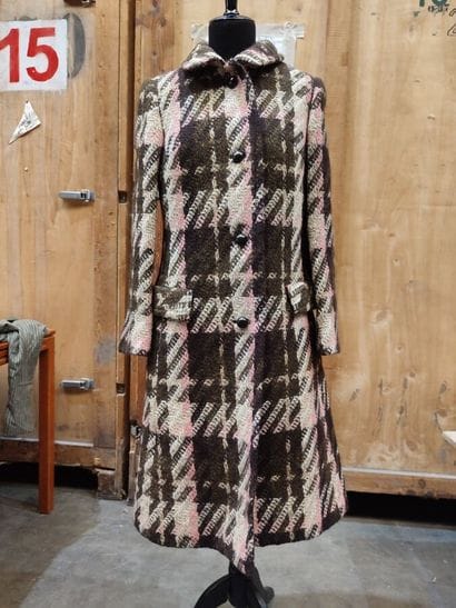 Set of coats including: 
- AQUASCUTUM check...
